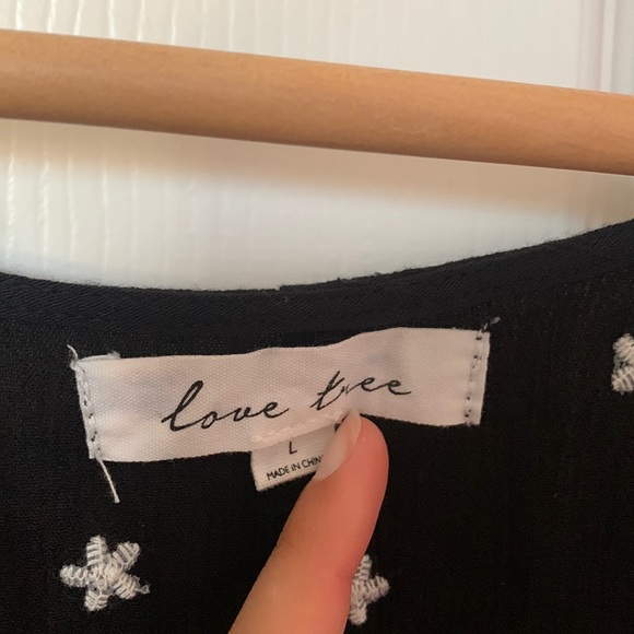 Black sleeveless kimono with white simple flowers from Love Tree - Picture 2 of 4